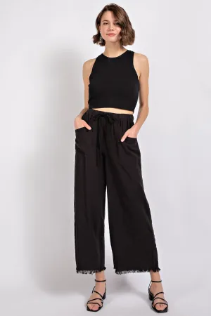 Frayed Hem Cropped Pants in Black